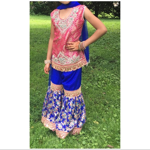 Beautiful Bollywood partywear for girls age 6 - Picture 1 of 5